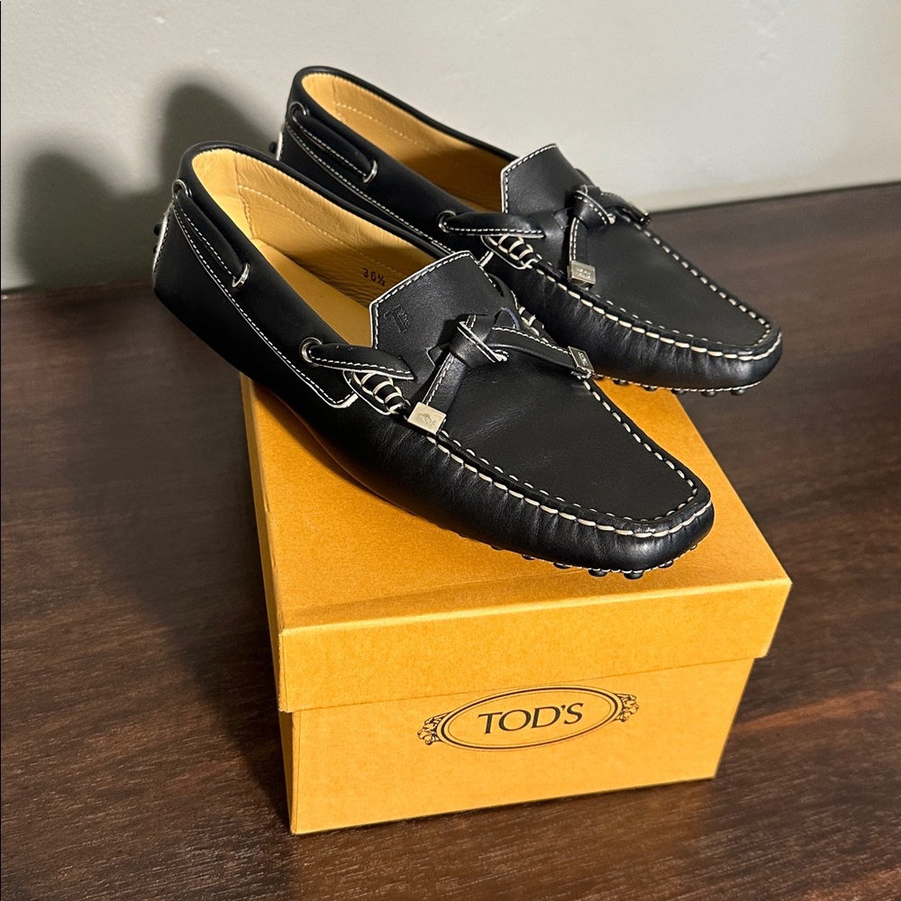 Tods Gommini Leather Driving Loafer with tassel. NWT